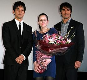 舞台挨拶に登壇した(左から)西島秀俊、 オドレイ・フーシェ監督、阿部寛「メモリーズ・コーナー」