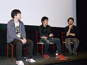 トークイベントを行った山崎樹一郎監督(右)と木村文洋監督(中)「ひかりのおと」