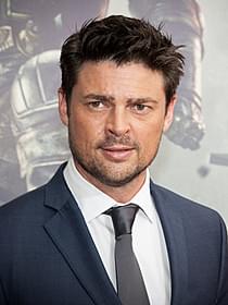 主人公の刑事ジョン・ケネックスに扮するカール・アーバン「スター・トレック」