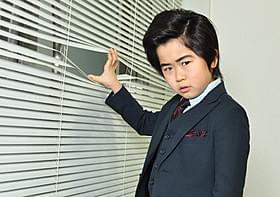 シブい表情で刑事になりきった福くん「コドモ警察」