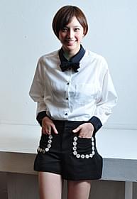ちゃめっ気たっぷりの笑顔を浮かべる本田翼「苦役列車」