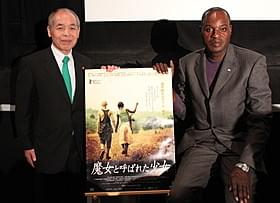 アフリカ支援について語ったふたり「魔女と呼ばれた少女」
