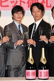 大ヒットの祝杯をあげた田中圭と川原和久「相棒シリーズ X DAY」