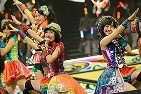 昨春に続きガイシホールで単独コンサートを成功させた 松井珠理奈(左)、松井玲奈(右)らSKE48
