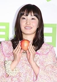 結婚後、初めて公の場に登場した菅野美穂「奇跡のリンゴ」