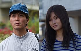 ドラマ「クロユリ団地~序章~」に 出演する前田敦子と成宮寛貴「クロユリ団地」