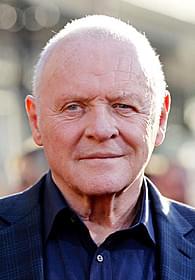 ジョン・トラボルタと共演するアンソニー・ホプキンス「キャプテン・アメリカ ザ・ファースト・アベンジャー」