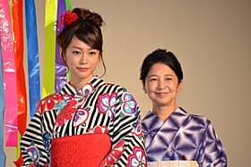 大ヒット御礼舞台挨拶に立った 桐谷美玲と宮崎美子「100回泣くこと」