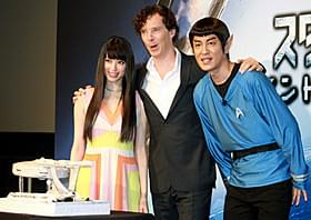 サプライズの誕生祝いを喜んだカンバーバッチ「スター・トレック イントゥ・ダークネス」