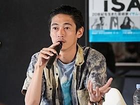 芸術家イサム・ノグチを演じる窪塚洋介