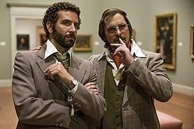 ブラッドリー・クーパーのパーマ頭に注目!「アメリカン・ハッスル」