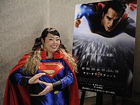 特注のコスチュームで収録に挑んだスーパーマン★直美「マン・オブ・スティール」