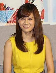 笑顔をのぞかせる前田敦子「好色五人女」