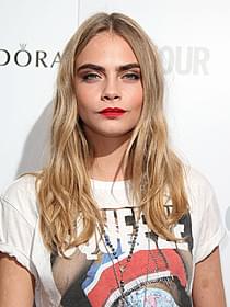 英出身の人気モデルカーラ・デルビーニュ「アンナ・カレーニナ」
