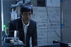 日韓合作サスペンスに挑んだ西島秀俊「ゲノムハザード ある天才科学者の5日間」