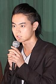 舞台挨拶を掛け持ちした菅田将暉「男子高校生の日常」