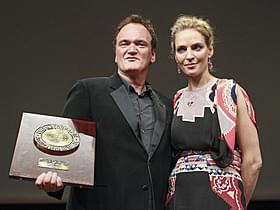 クエンティン・タランティーノ監督と 祝福に駆けつけたユマ・サーマン「パルプ・フィクション」