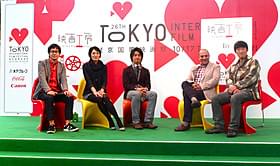 (左から)レギュラーの中井圭氏、板谷由夏、斎藤工と、 ゲストのベーナム・ベーザディ監督、松江哲明監督「ルールを曲げろ」