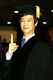 母校を訪問した堺雅人