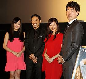 初日挨拶に立ったMATSU、宮崎香蓮ら「晴れのち晴れ、ときどき晴れ」