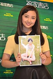 笑みを浮かべる小宮有紗