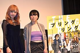 (左より)ガーリー・カルチャーのアイコンとして注目を集める AMOとHIROMIX「ブリングリング」