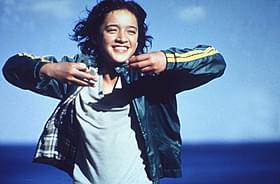 「クジラの島の少女」の一場面「ピアノ・レッスン」