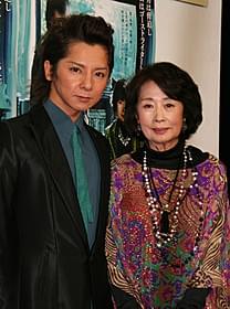 舞台挨拶に出席した 松岡充と吉行和子「愛」