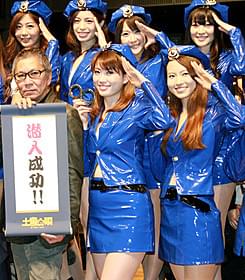 三池崇史監督とミニスカ“モグ”ポリスたち「土竜の唄 潜入捜査官 REIJI」
