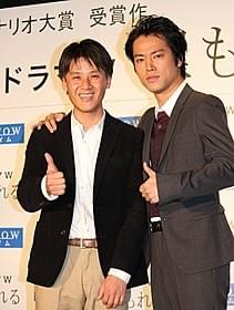 社会派ドラマでタッグを組む 桐谷健太(右)と吉田康弘監督「ゲロッパ!」