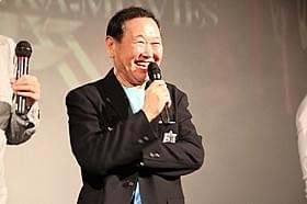 舞台挨拶に立った板東英二「ミスター・ベースボール」