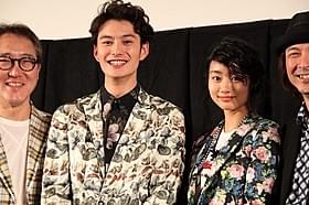 沖縄トークで会場を沸かせた岡田将生&忽那汐里「オー!ファーザー」
