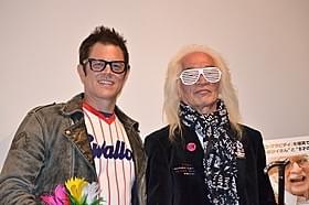 米コメディアンのジョニー・ノックスビルと内田裕也「ジャッカス クソジジイのアメリカ横断チン道中」