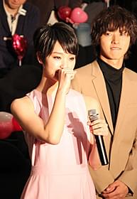 涙をこらえながら話す剛力彩芽「L・DK」
