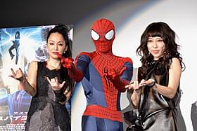 抜群のコラボレーションを披露した 中島美嘉(左)と加藤ミリヤ(右)「アメイジング・スパイダーマン2」