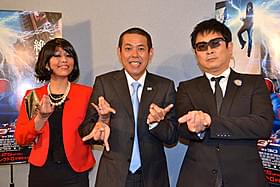 (左より)オバマ夫妻になりきった赤プル&ノッチ、安田和博「アメイジング・スパイダーマン」