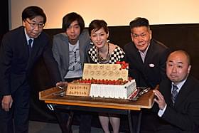 舞台挨拶に立った平田薫ら「さよならケーキとふしぎなランプ」