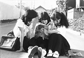 手塚眞監督「MOMENT」の一場面「突撃!博多愚連隊」