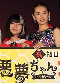 舞台挨拶に立った 北川景子と木村真那月「悪夢ちゃん The 夢ovie」