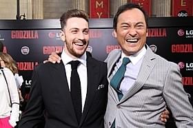 主演のアーロン・テイラー=ジョンソンと渡辺謙「ゴジラ」