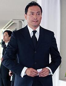 故蟹江敬三さんの「お別れの 会」に出席した俳優の渡辺謙「わが町(1956)」