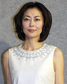 シングルマザーを演じる中山美穂「青年」