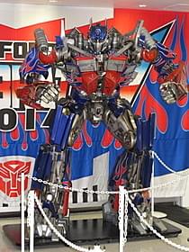 深夜でもファン約470人が大盛り上がり「トランスフォーマー」
