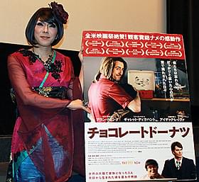 トークショーに出席したブルボンヌ「チョコレートドーナツ」