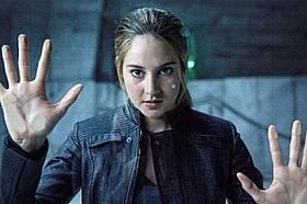 注目株のウッドリーがダイナミックなアクションを披露「ダイバージェント」