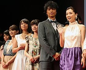 (左から)渋谷飛鳥、原幹恵、広瀬アリス、 田辺桃子、斎藤工、倉科カナ「honey」
