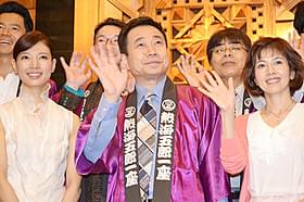 主婦が夫の浮気調査を繰り広げる喜劇