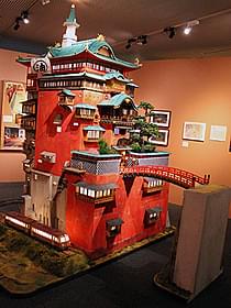 高さ3メートルで完全復元した「千と千尋の 神隠し」の主要舞台となった湯屋「油屋」「思い出のマーニー」