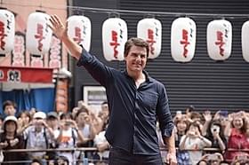 大阪・道頓堀川での“クルーズ”姿 「マイド!」の声に約3000人が熱狂!「オール・ユー・ニード・イズ・キル」