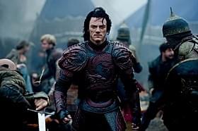 ルーク・エバンスがドラキュラ公に「ドラキュラZERO」